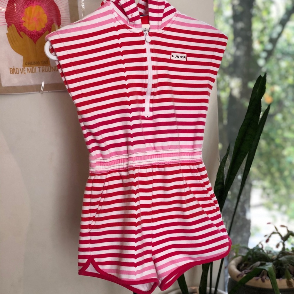 Girls ( Size M) HUNTER hooded romper
